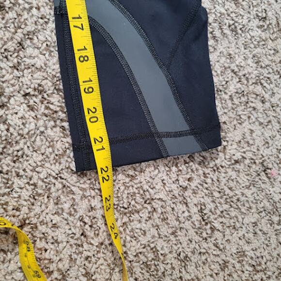 Lululemon- 2 piece cropped pants-= size 8 - Picture 5 of 7